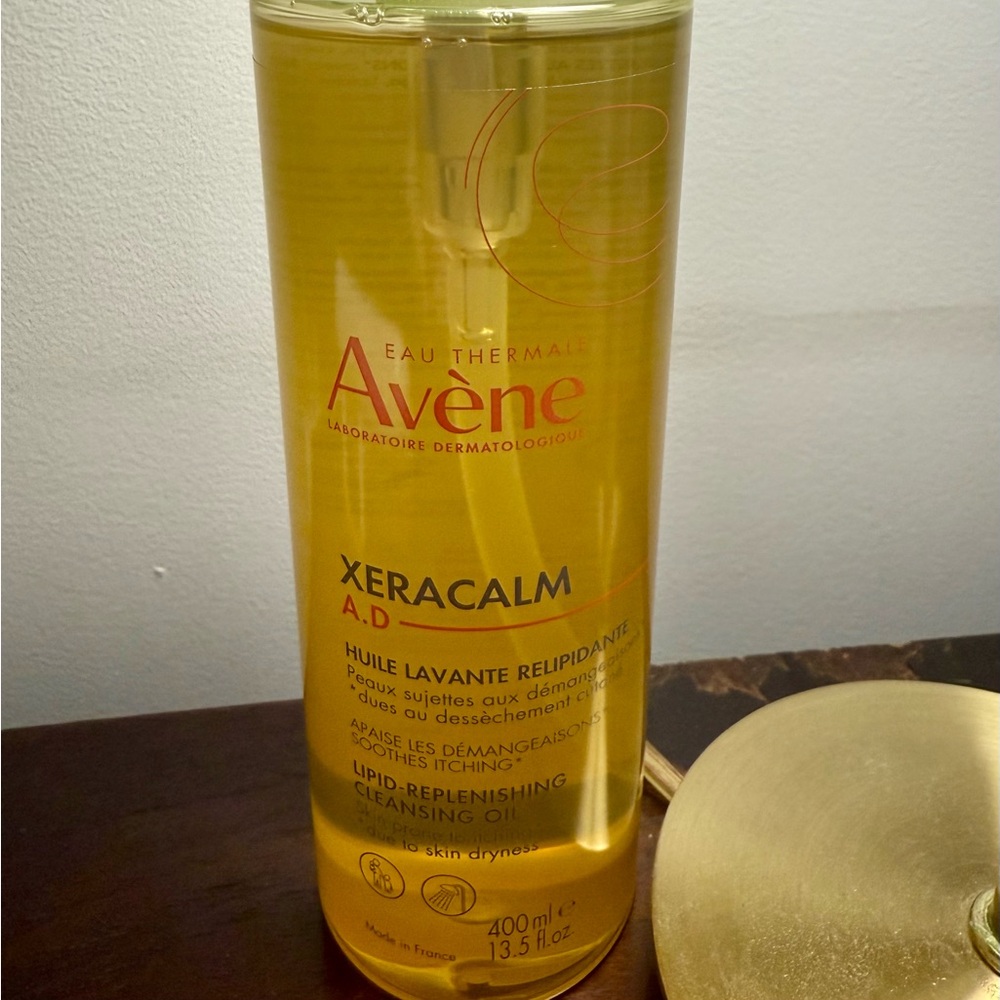 Avene XeraCalm A.D Lipid-Replenishing Cleansing Oil